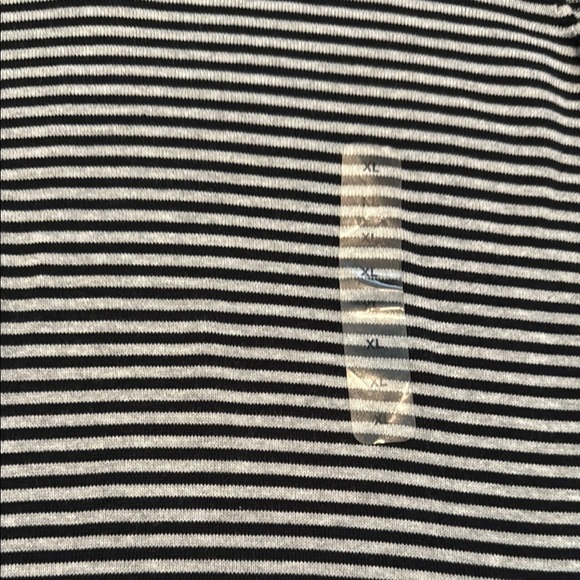 GAP Gray and Navy Blue V-Neck Sweater with Classic Style - Picture 3 of 6